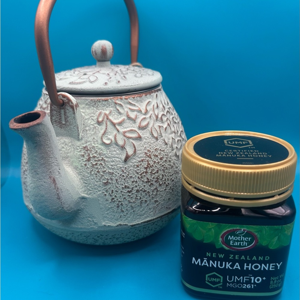 White and Brown Teapot with Manuka Honey